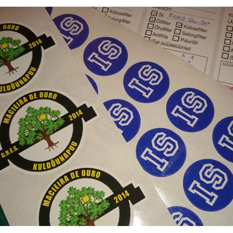 Väiksemõõduliste mitmevärviliste vinüülkleebiste trükk, kleebitavate etikettide valmistamine, kontuurlõigatud kleebised