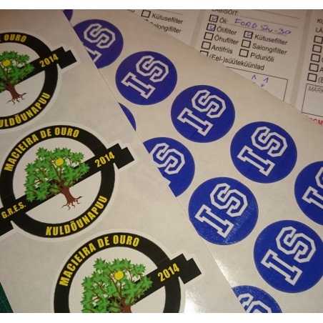 Väiksemõõduliste mitmevärviliste vinüülkleebiste trükk, kleebitavate etikettide valmistamine, kontuurlõigatud kleebised