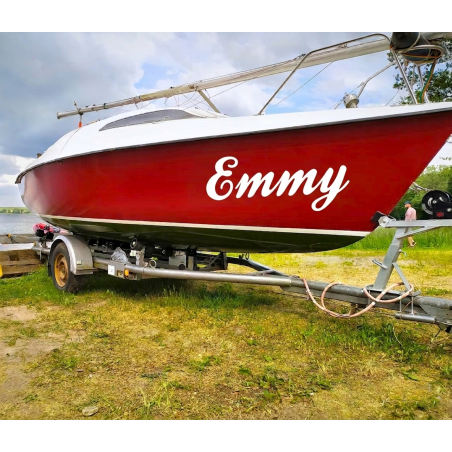 Paadi nimekleebis Emmy purjejahi näitel